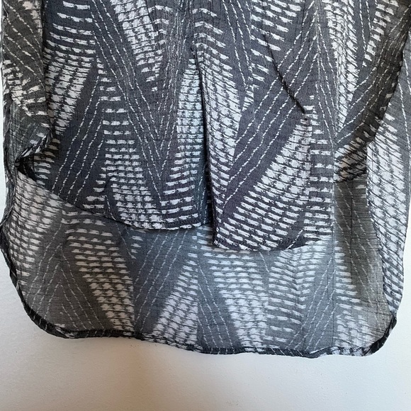 Fred David Women's V Neck Sleeveless Tops (Size L) - Picture 3 of 11